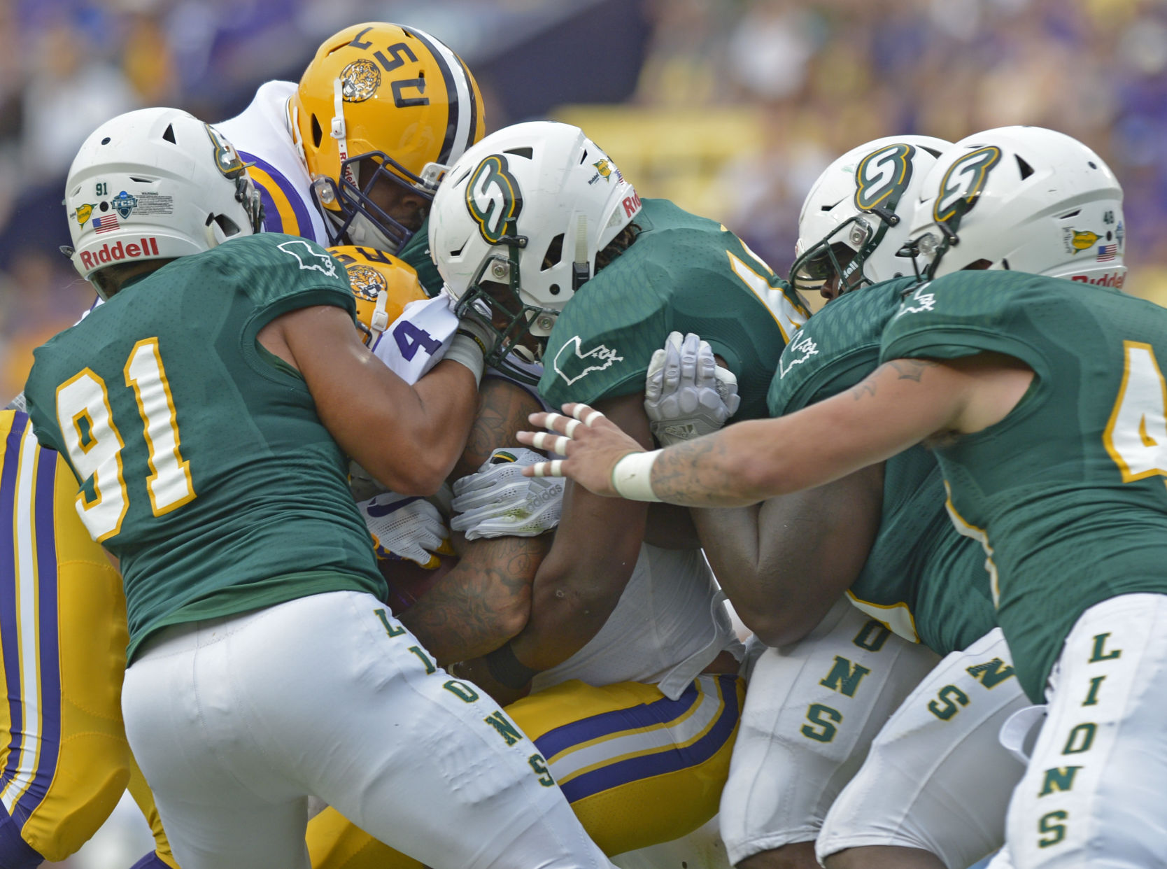 lsuslufootball.090918_HS_1919
